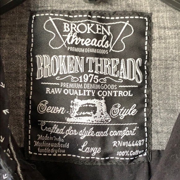 Men’s Arrow Button-down Shirt - Picture 4 of 5